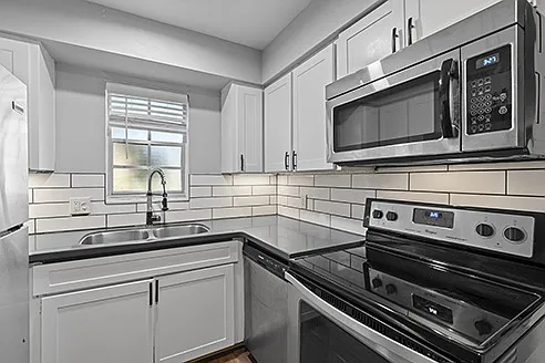 Watermarc Apartments - Kitchen