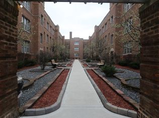 6265 W Barry Ave #3S, Chicago, IL
