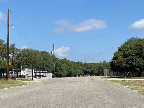 4th image of 707 Eagle Creek Dr