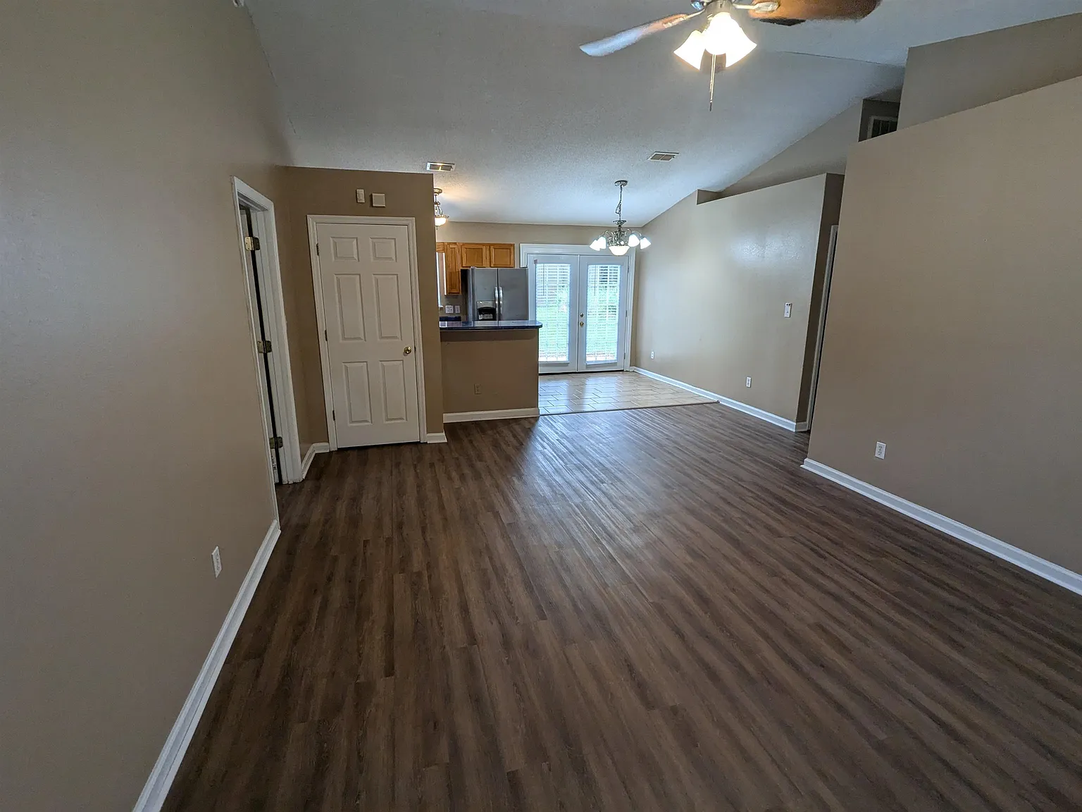 4 bed, 1515 sqft, $1,895 — Photo 2