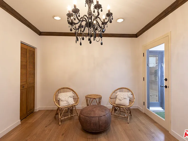 1407 N Beverly Dr — Photo 42