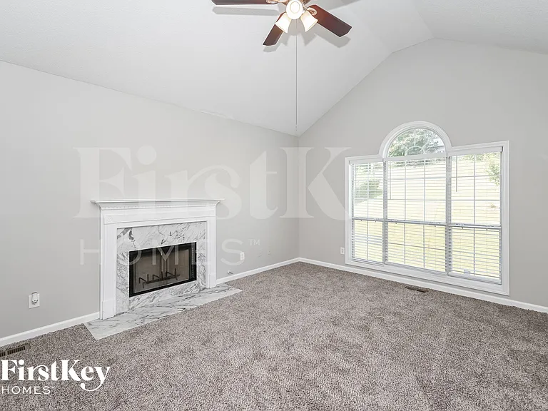 7775 Poppy Dr — Photo 2