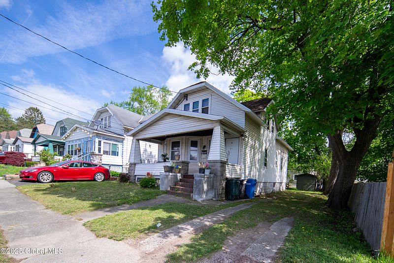 2nd image of 27 Bonheim Street