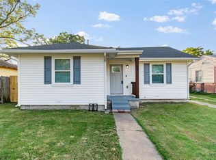 909 NE 17th St, Grand Prairie, TX 75050