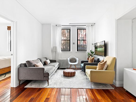 3rd image of 226 E 12th St APT 1B