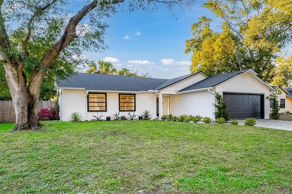 3 bed, 2.0 bath, 1349 sqft, $2,500 — Photo 1