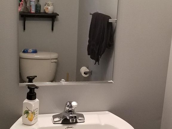 Downstairs 1/2 bathroom