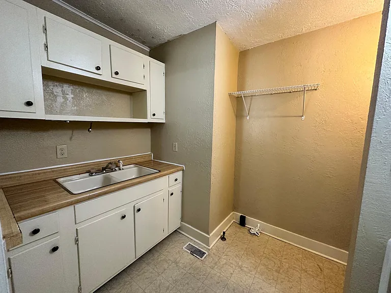 715 Asp Ave #7 — Photo 4