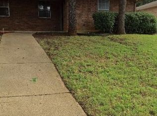 7019 Lincoln Dr, North Richland Hills, TX 76182