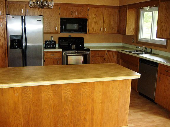 Kitchen has all new stainless steel appliances