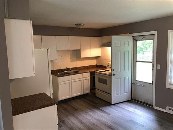 4th image of 11306 Crystal Ave