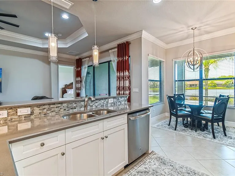 11541 Stonecreek Cir W — Photo 15