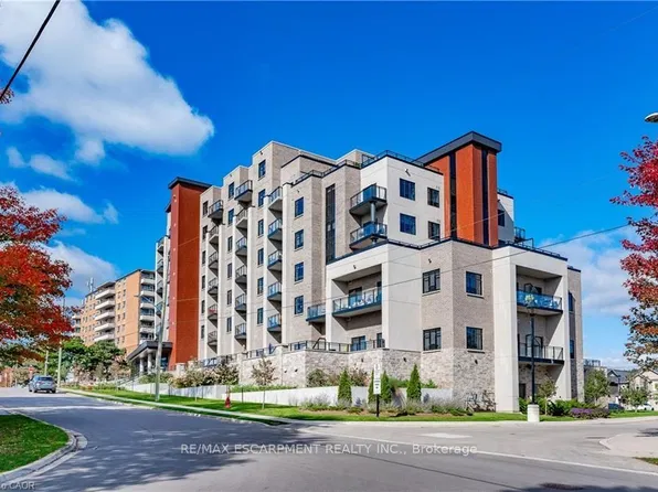 30 Hamilton St S #304, Hamilton, ON L8B 1V8