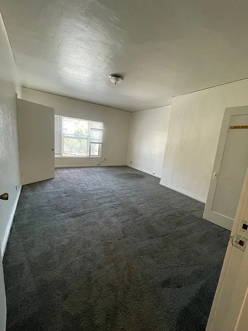 2516 Piedmont Ave — Photo 3