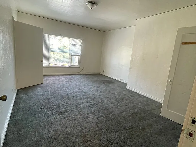 2516 Piedmont Ave — Photo 32