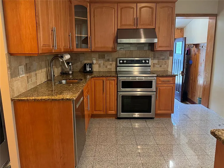 26 Center Ave — Photo 9
