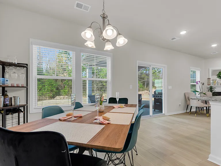 1110 Silverbend Trl — Photo 11
