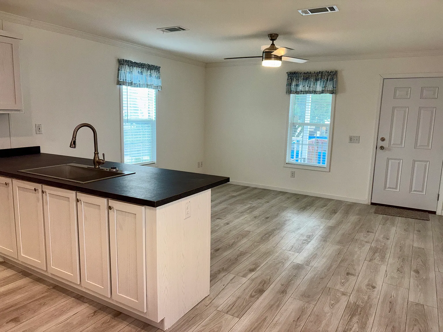 2 bed, 784 sqft, $1,299 — Photo 2