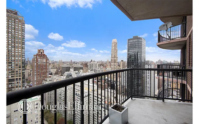 Rented by Douglas Elliman | media 26