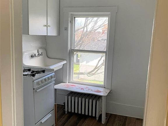 4th image of 255 W 5th St APT 4