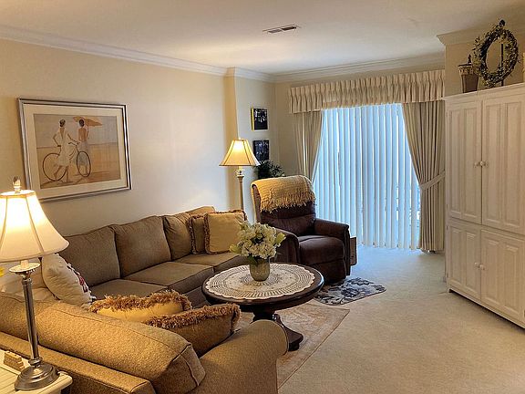 Family room & crown moldings