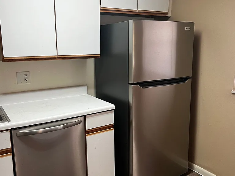Canterbury Place Apartments — Photo 25