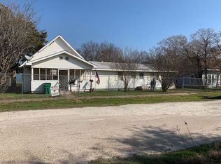 216 N Smyth St, Mart, TX 76664