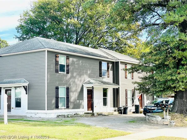 325 S 6th St, Van Buren, AR 72956
