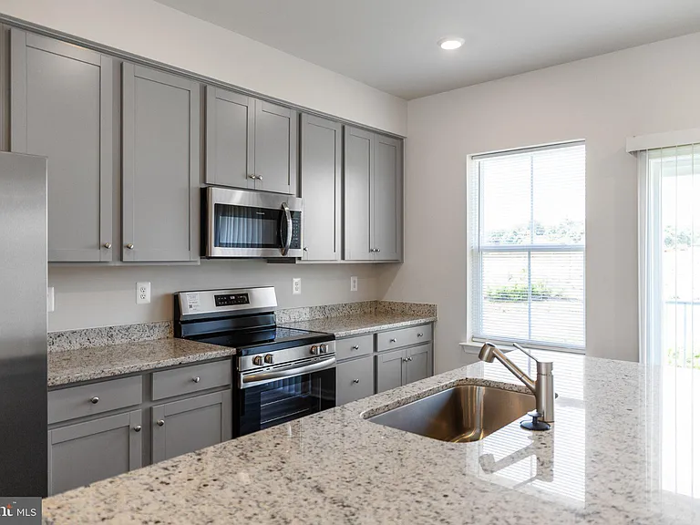 105 Milburn Dr — Photo 32