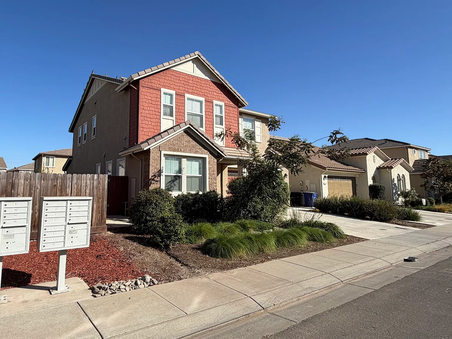 4 bed, 2324 sqft, $2,995 — Photo 1