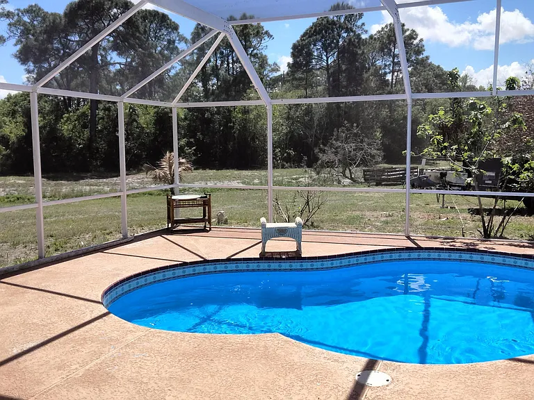 312 SW Buzby Ct — Photo 5