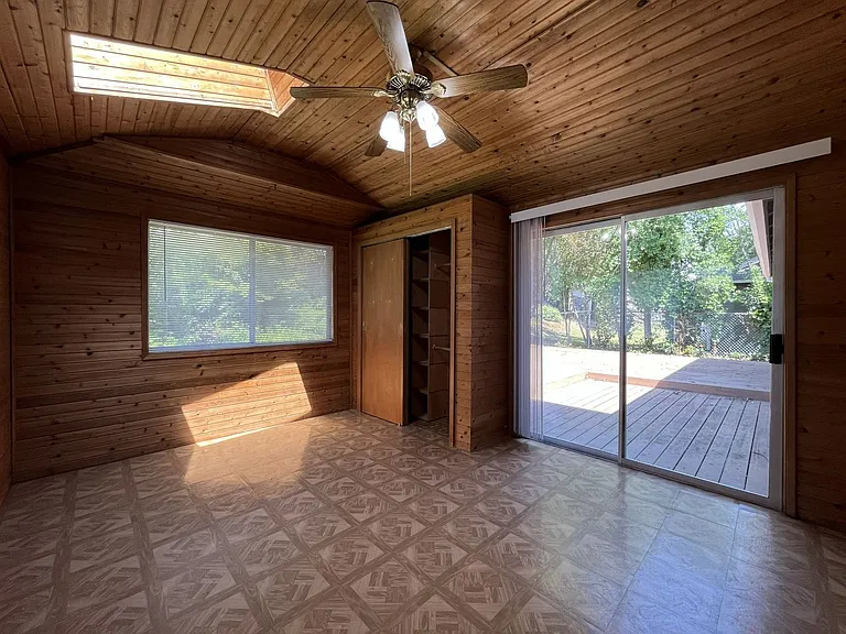 687 SE Barnes Ave — Photo 37