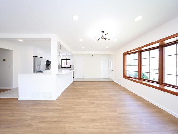 4th image of 76 Peter Ave