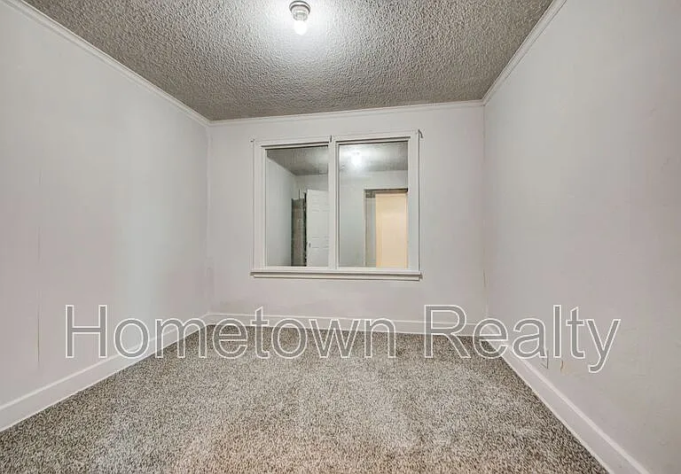 527 W Dill St — Photo 16