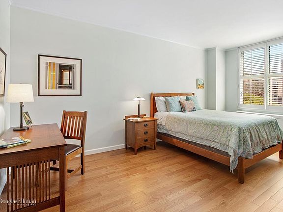 4th image of 101 W 79th St APT 9C
