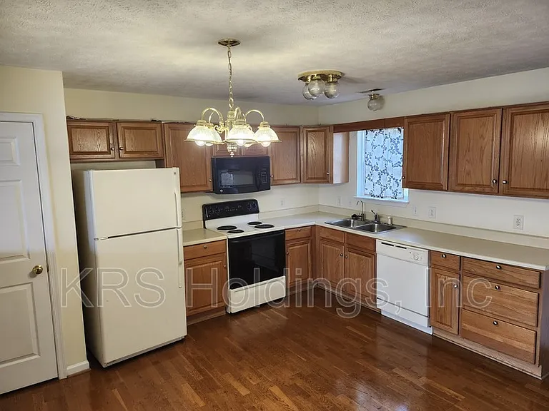327 Emerson Ln — Photo 6