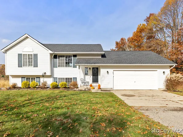 8177 Becker St NE, Cedar Springs, MI 49319