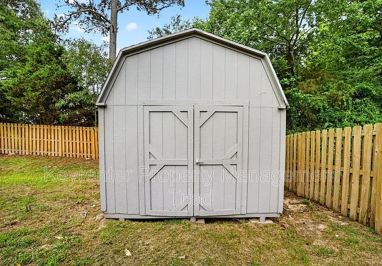 1153 Hawick Dr — Photo 48