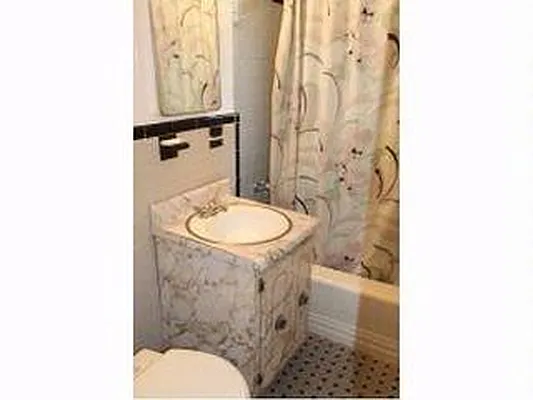 Sold by Superior Realty Service | media 9