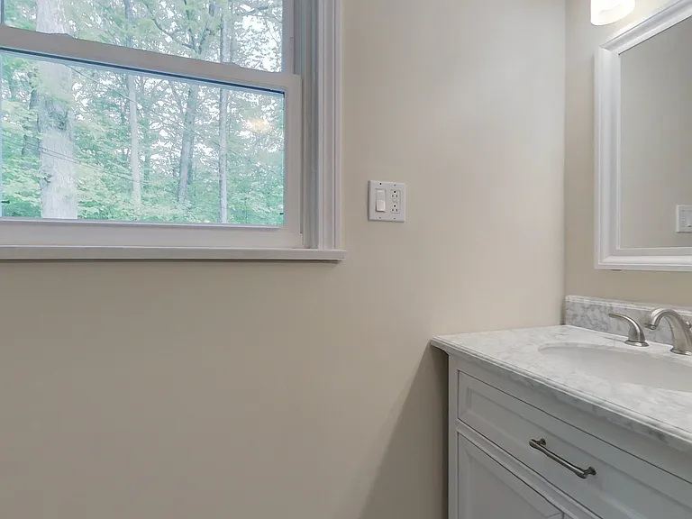 2355 Shepard Ave — Photo 12