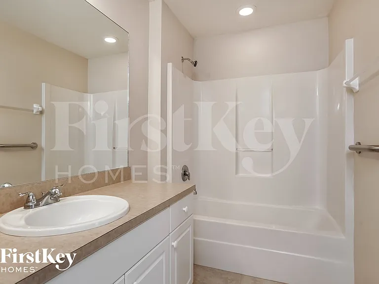 223 NE 30th Ter — Photo 10