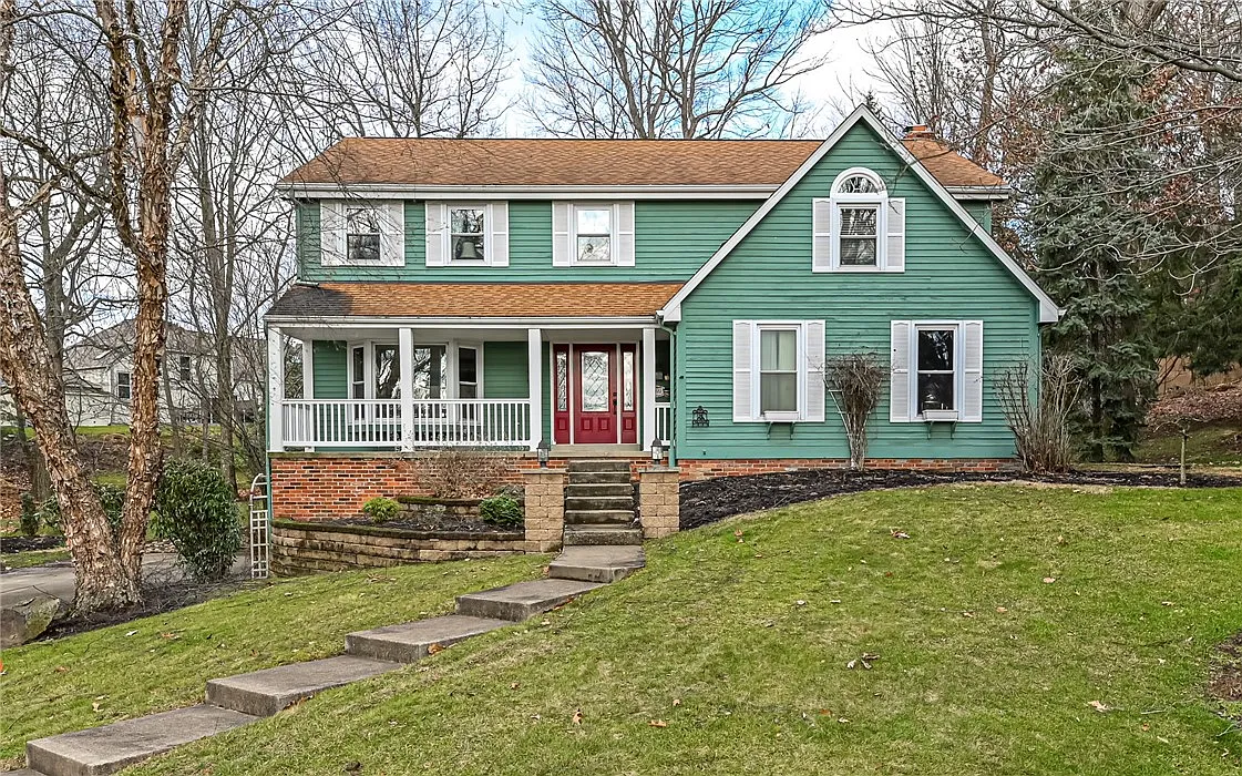 2572 Barnwood Dr photo 1