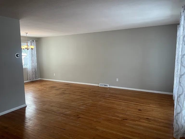 6685 Hollywood Dr — Photo 5