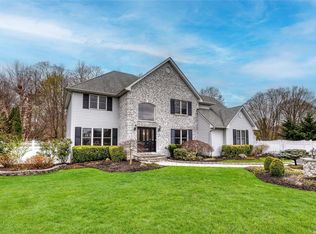 28 Millennium Ct, Bohemia, NY 11716