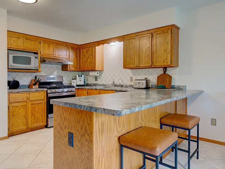 S79W17090 Pamela Ct — Photo 29
