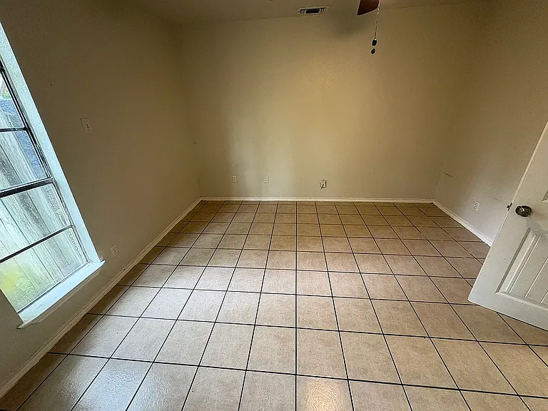 313 N Flat St — Photo 9