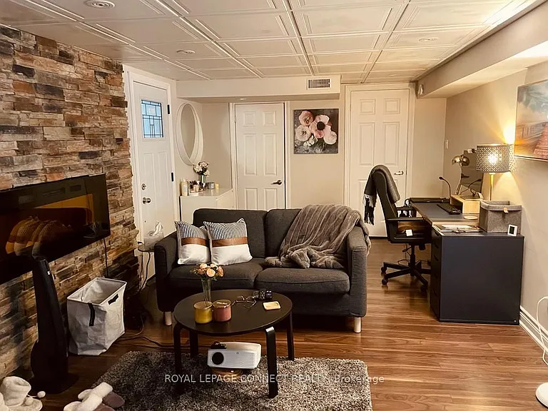43 Tomlin Cres #LOWER — Photo 9