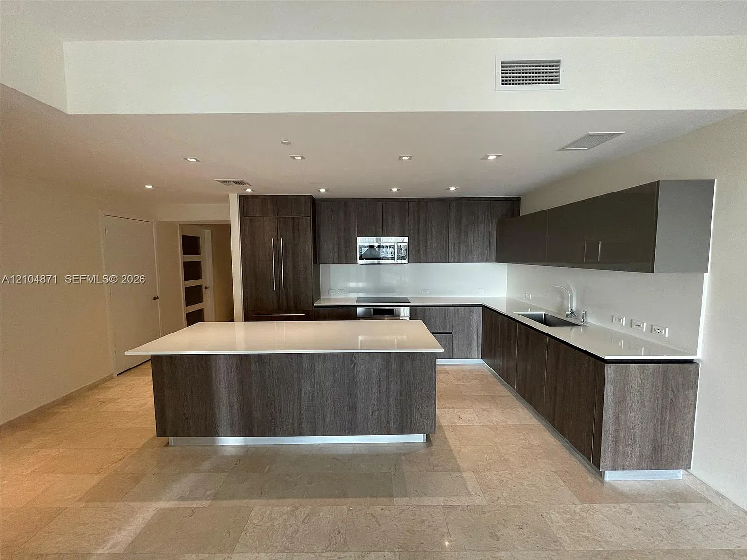 Reach Condo — Photo 4