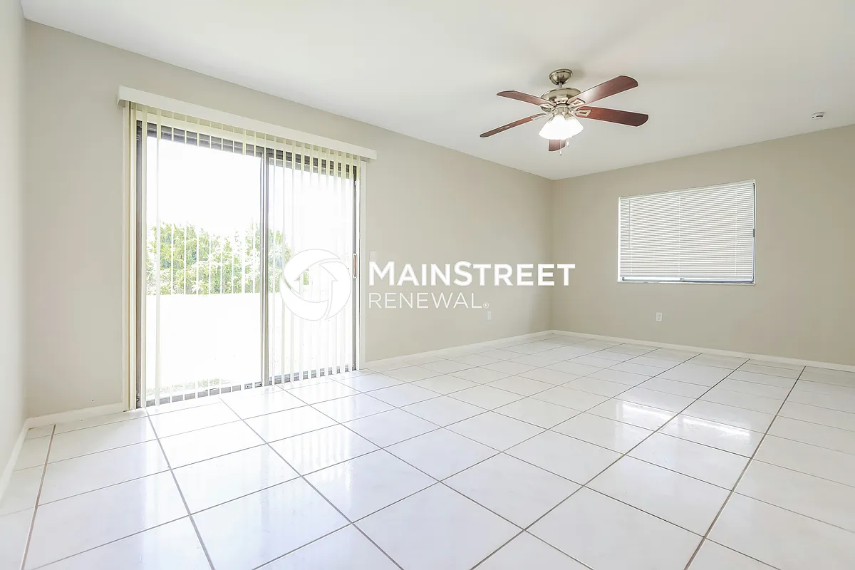 Living Room - 7517 Lyncrest St