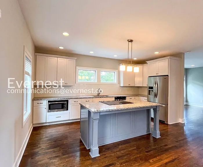 2115 Burns St — Photo 8